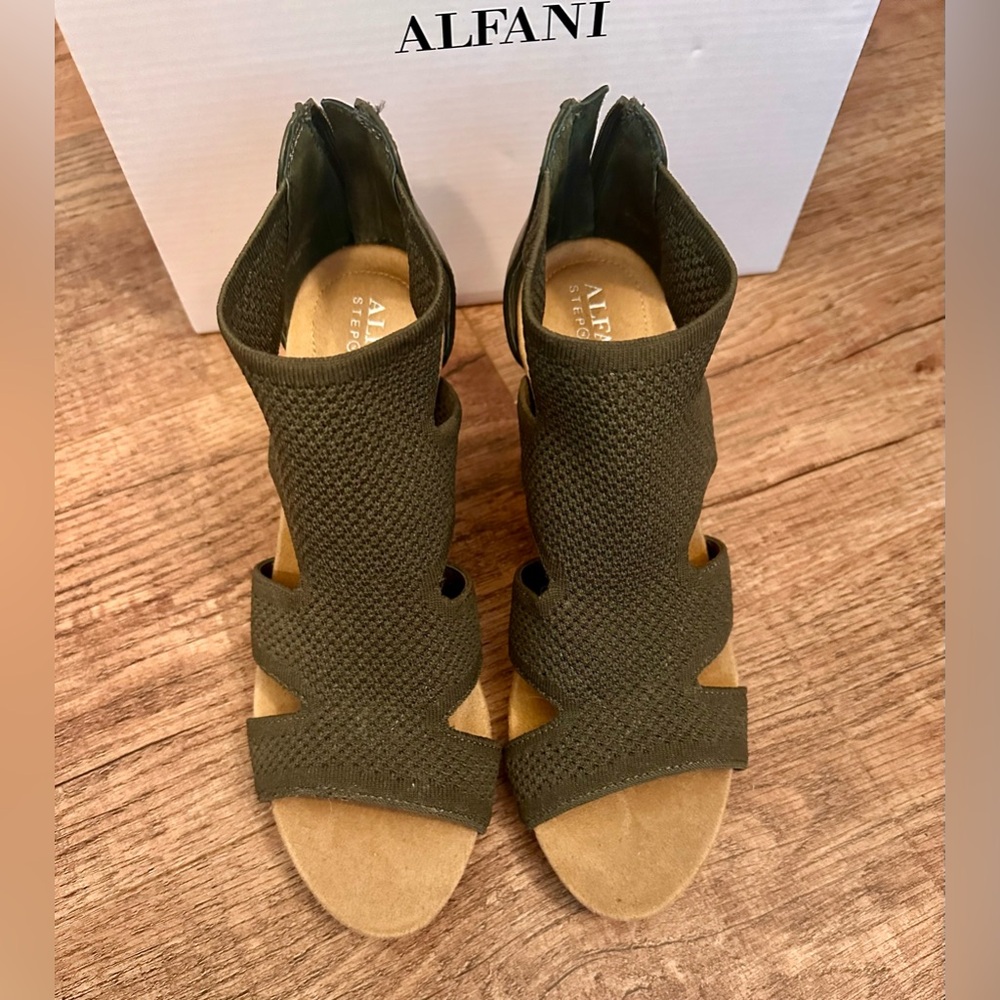 NWT Alfani Pennii Olive Knit Wedge Sandals 6.5 - Picture 3 of 7